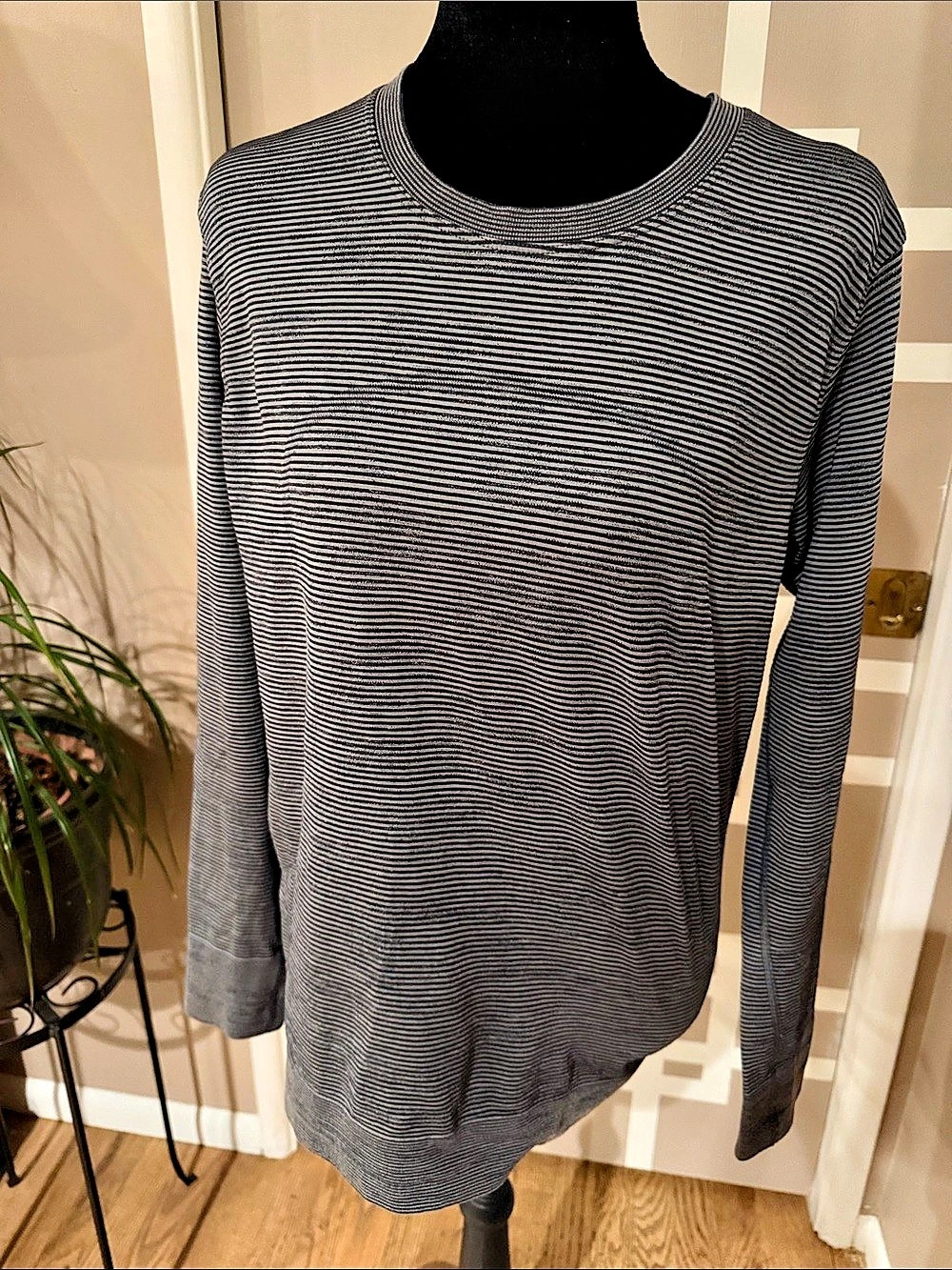 lululemon Swiftly Relaxed Fit Long Sleeve Striped Long Sleeve Crewneck Size 8